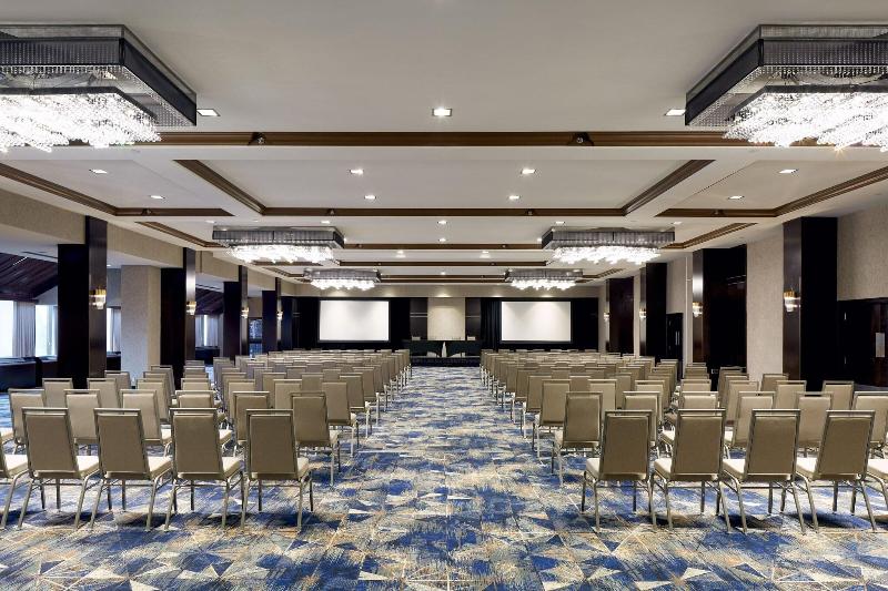 هتل Sheraton Montreal Airport