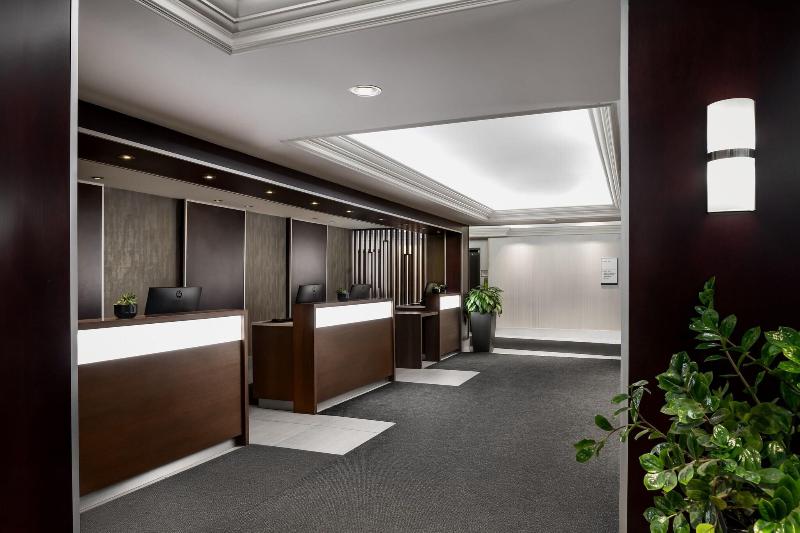 هتل Sheraton Montreal Airport