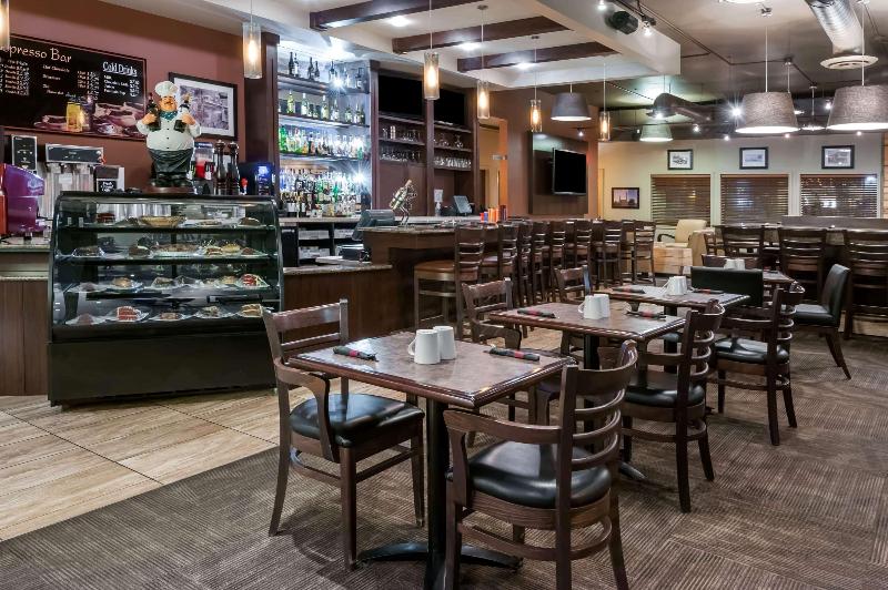 호텔 Stony Plain Inn & Suites