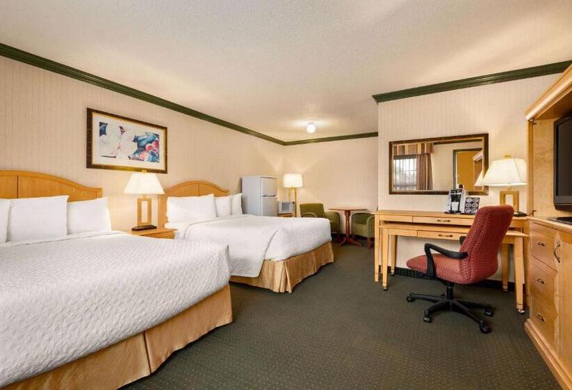 בית מלון כפרי Travelodge By Wyndham Dawson Creek
