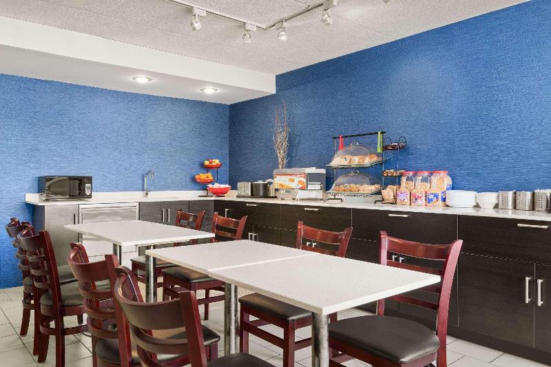 هتل Travelodge By Wyndham Windsor