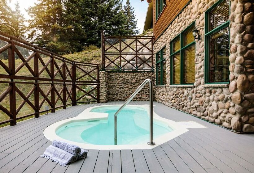 استراحتگاه Pyramid Lake Lodge