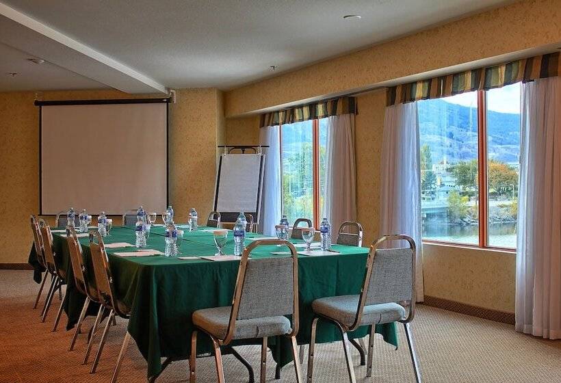 אתר נופש Holiday Inn Osoyoos