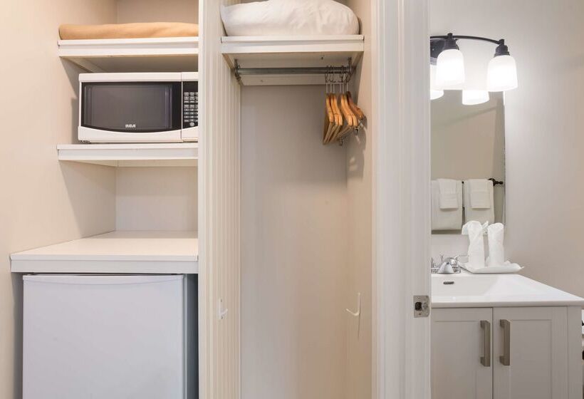 فندق Canadas Best Value Inn & Suites Charlottetown