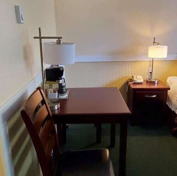 هتل Comox Valley Inn & Suites