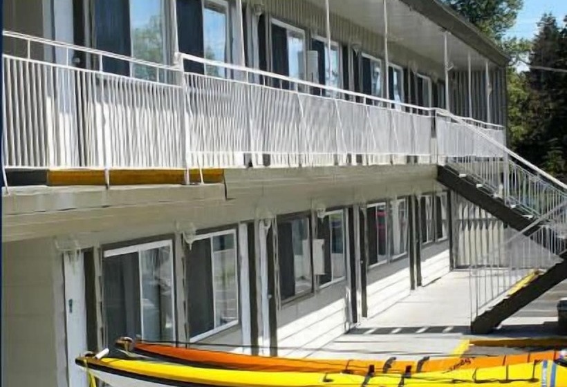 هتل Comox Valley Inn & Suites