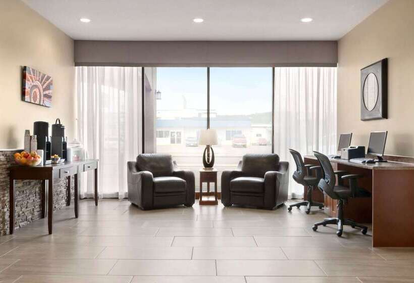 هتل Days Inn By Wyndham Cranbrook Conference Centre