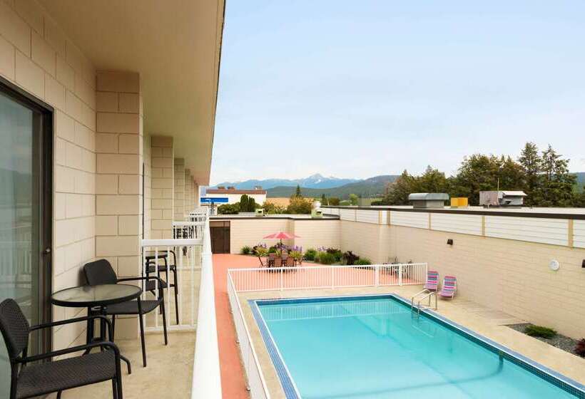 هتل Days Inn By Wyndham Cranbrook Conference Centre