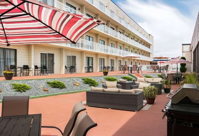 هتل Days Inn By Wyndham Cranbrook Conference Centre