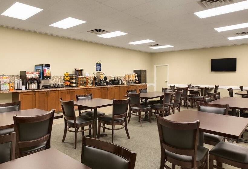 هتل Days Inn By Wyndham Cranbrook Conference Centre