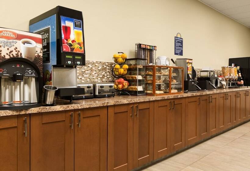 هتل Days Inn By Wyndham Cranbrook Conference Centre