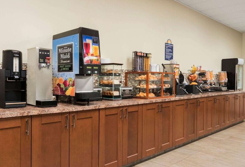 هتل Days Inn By Wyndham Cranbrook Conference Centre