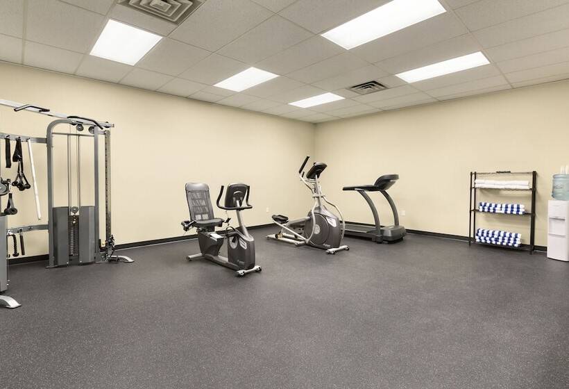 هتل Days Inn By Wyndham Cranbrook Conference Centre