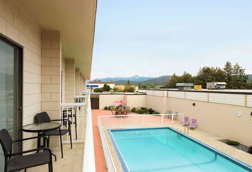 هتل Days Inn By Wyndham Cranbrook Conference Centre