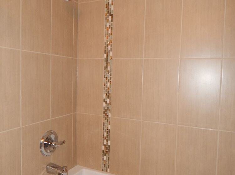 هتل Days Inn By Wyndham Cranbrook Conference Centre