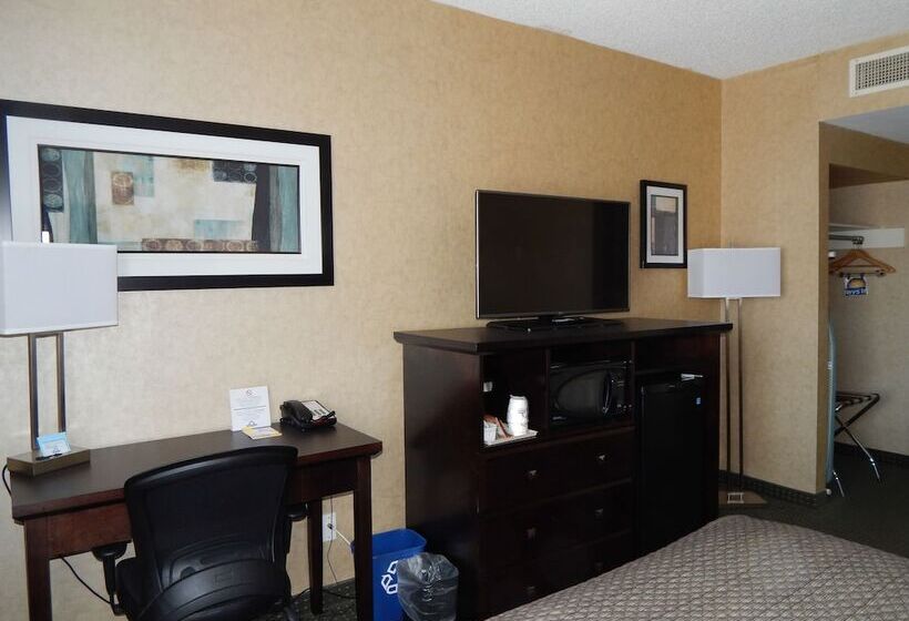 هتل Days Inn By Wyndham Cranbrook Conference Centre