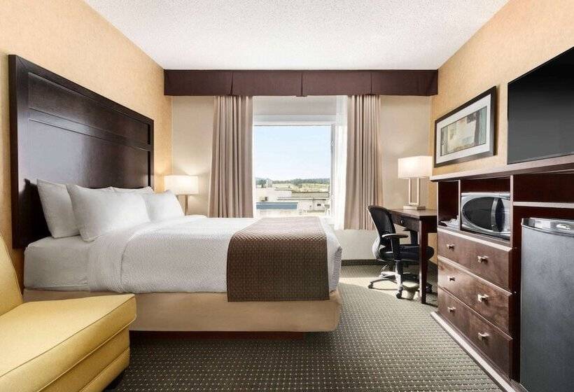 هتل Days Inn By Wyndham Cranbrook Conference Centre