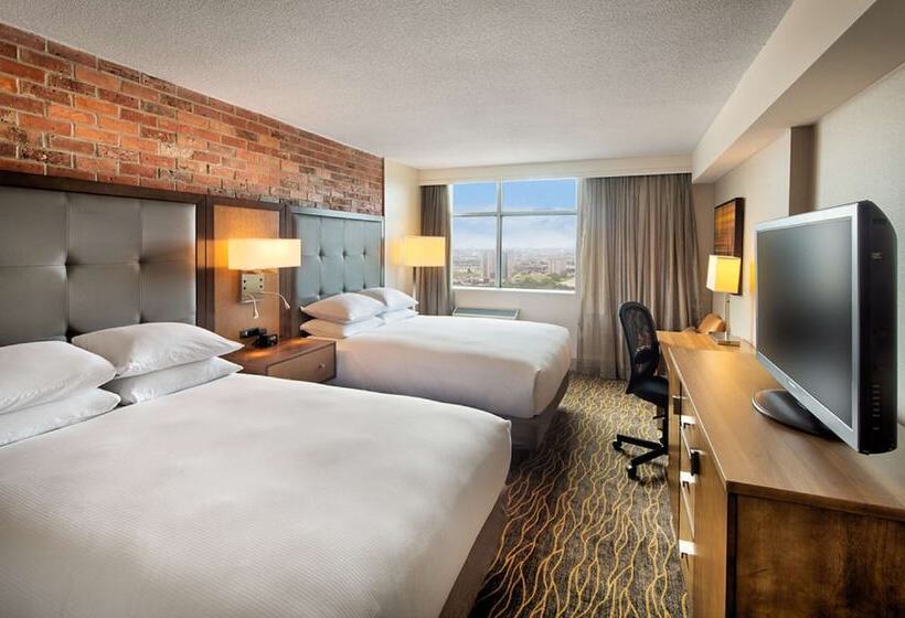 Hotel Doubletree By Hilton Toronto Airport