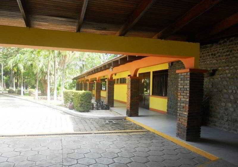 هتل Las Espuelas, Bar & Restaurant