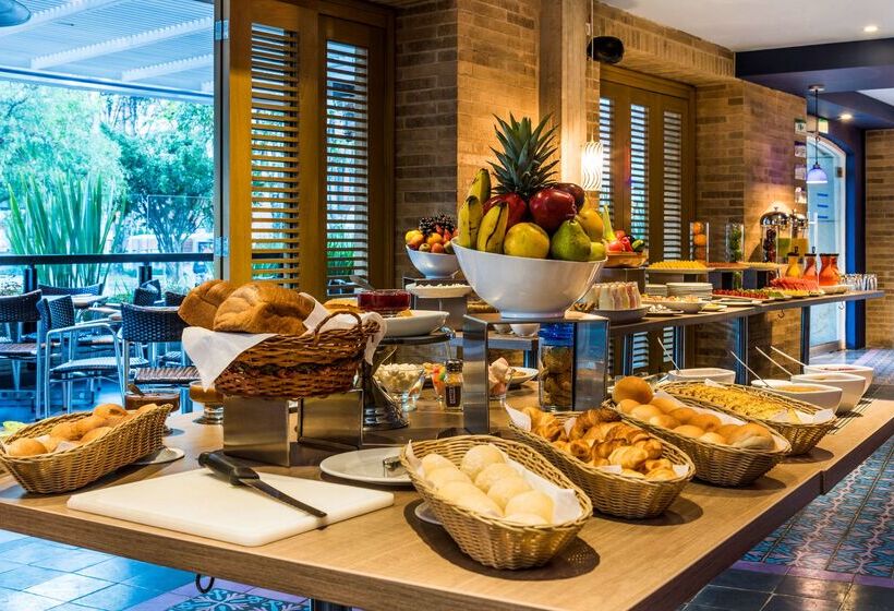 בית מלון כפרי NH Bogota Pavillon Royal