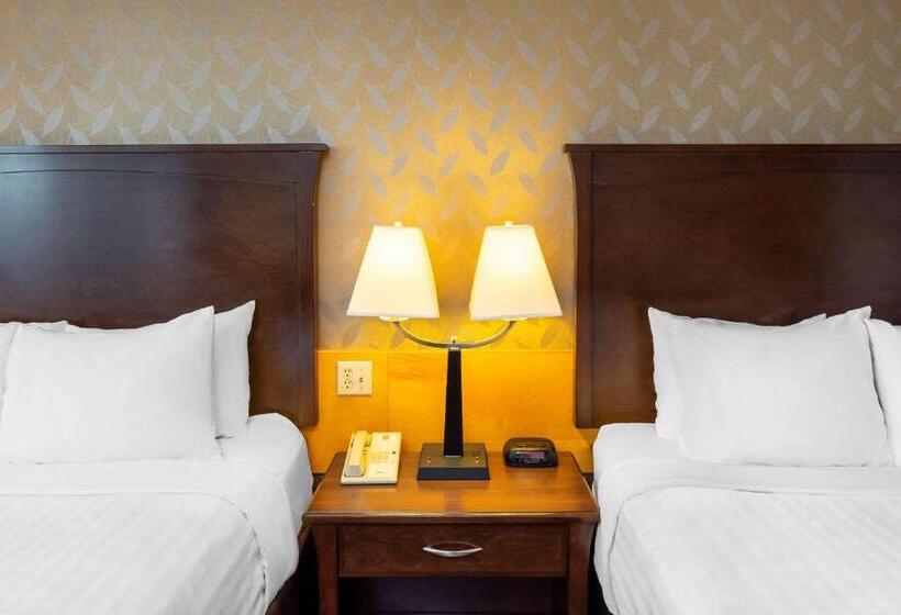 هتل Prestige Riverside Lodge Quesnel
