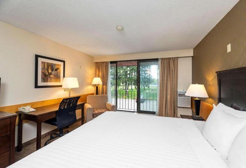 هتل Prestige Riverside Lodge Quesnel