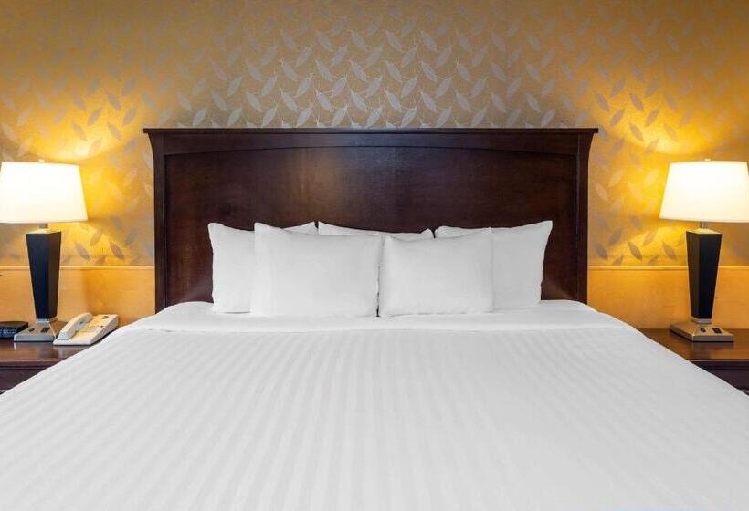 هتل Prestige Riverside Lodge Quesnel