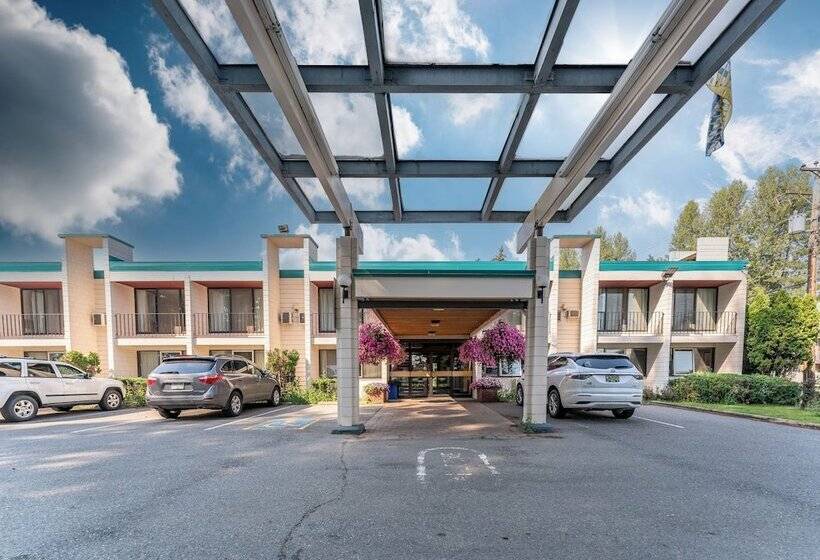هتل Prestige Riverside Lodge Quesnel