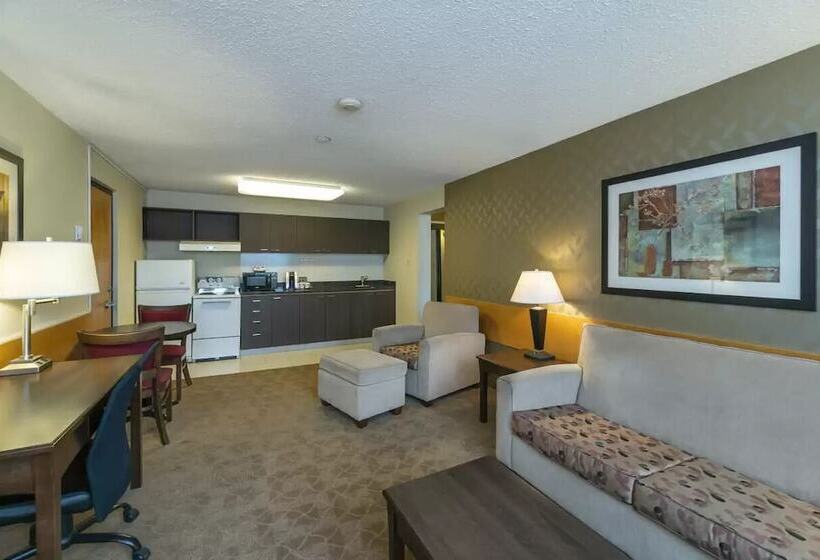 هتل Prestige Riverside Lodge Quesnel
