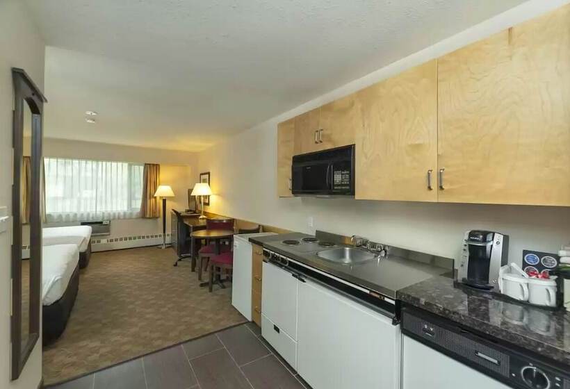 هتل Prestige Riverside Lodge Quesnel