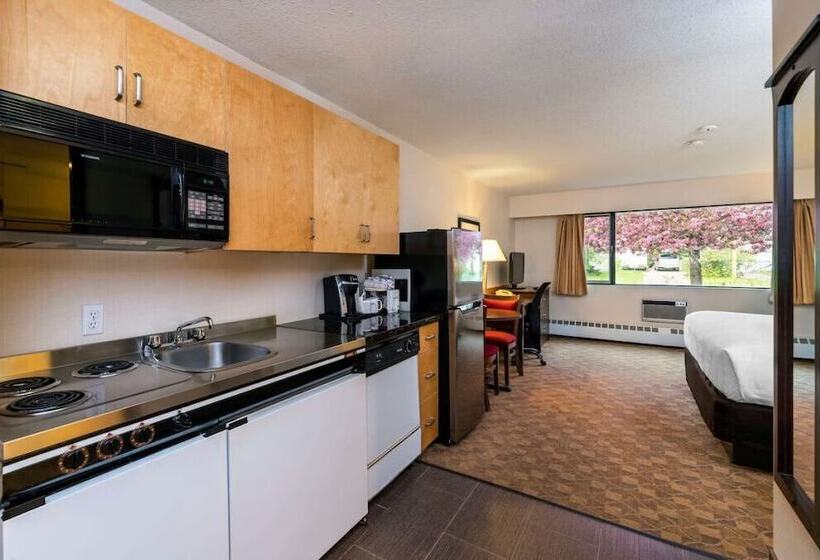 هتل Prestige Riverside Lodge Quesnel