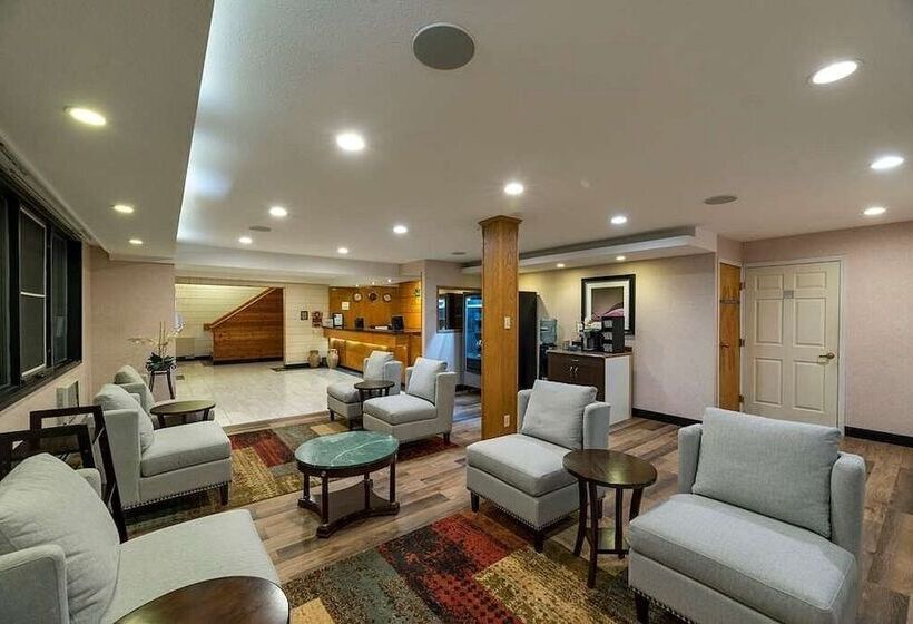 هتل Prestige Riverside Lodge Quesnel