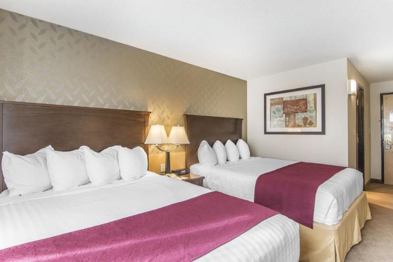 هتل Prestige Riverside Lodge Quesnel