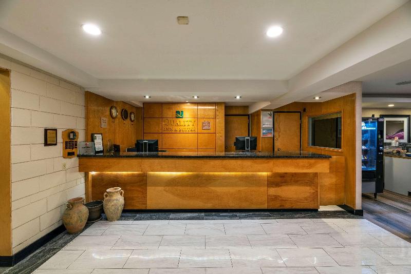 هتل Prestige Riverside Lodge Quesnel