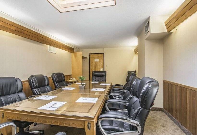 هتل Prestige Riverside Lodge Quesnel