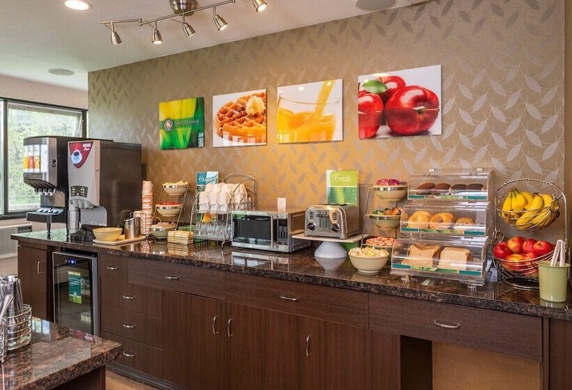 هتل Prestige Riverside Lodge Quesnel
