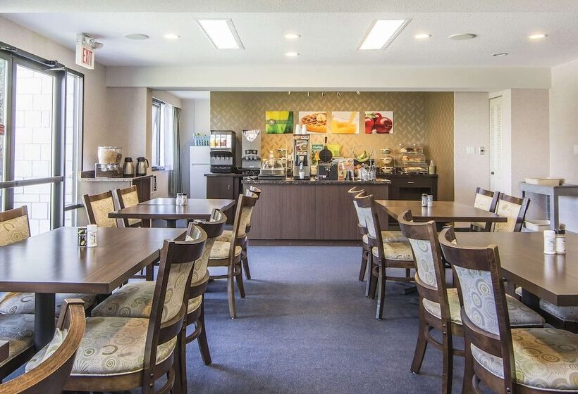 هتل Prestige Riverside Lodge Quesnel