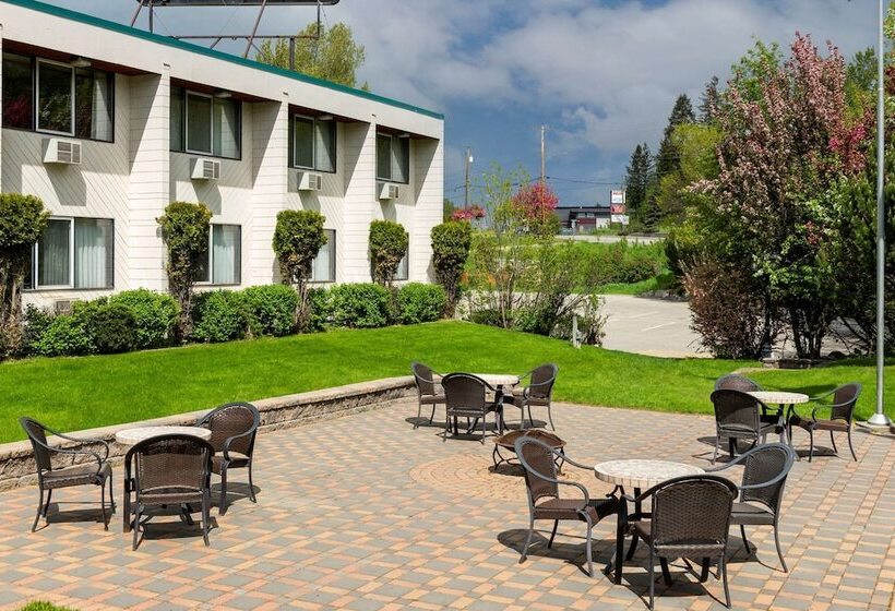 هتل Prestige Riverside Lodge Quesnel