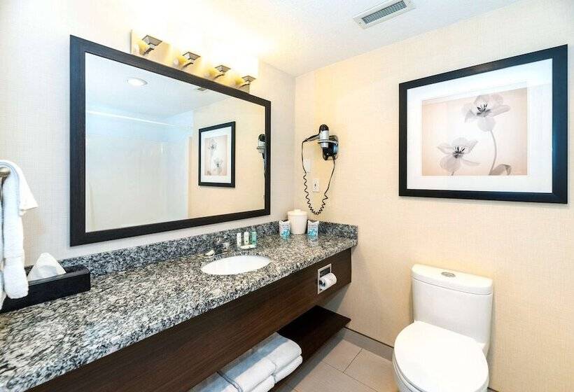 هتل Prestige Riverside Lodge Quesnel