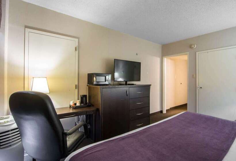 هتل Quality Inn & Suites Yellowknife