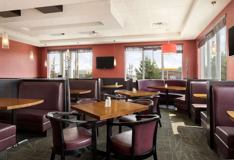 فندق Travelodge By Wyndham Weyburn