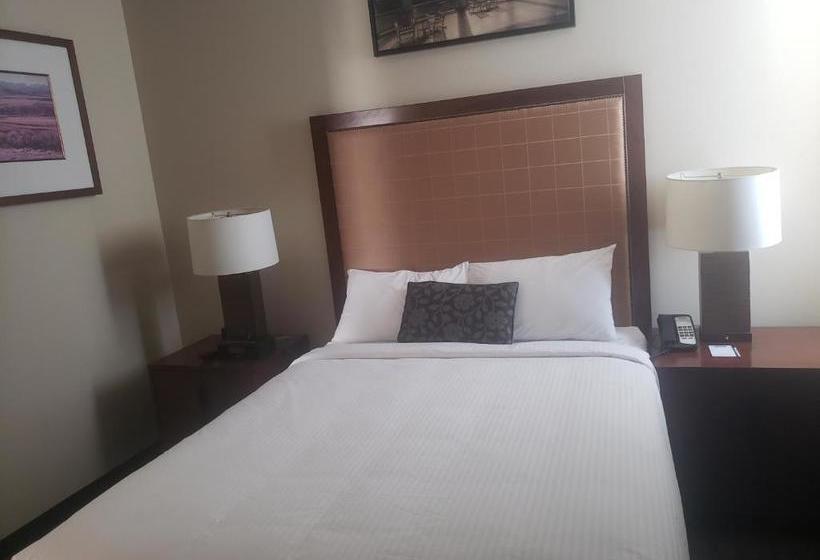 هتل Travelodge By Wyndham Whitecourt Conference Centre & Suites