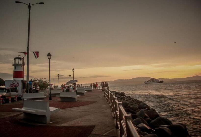 فندق Yadran