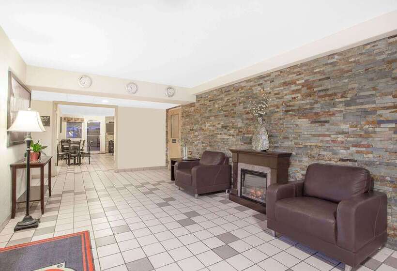 مُتل Ramada By Wyndham Cranbrook