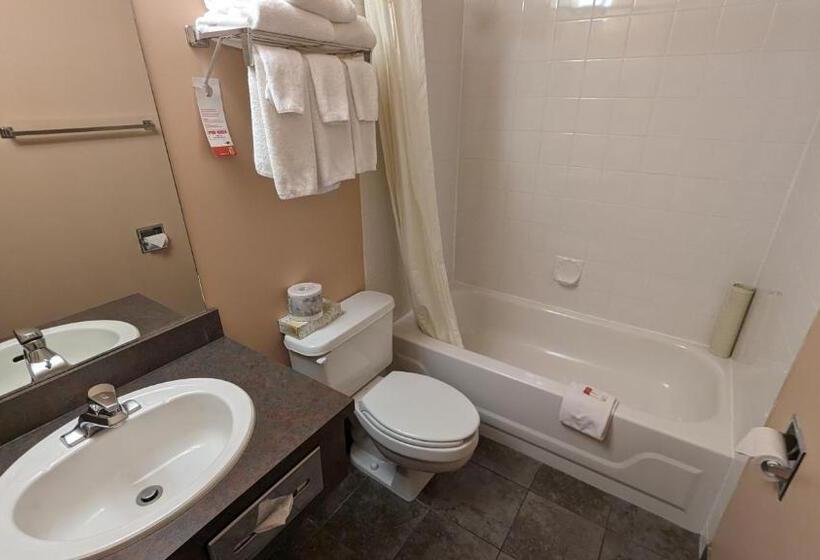 مُتل Ramada By Wyndham Cranbrook