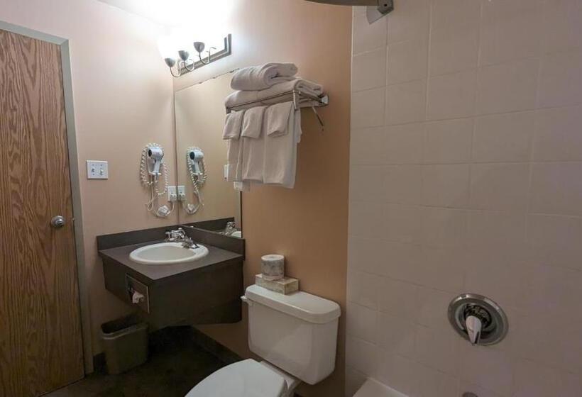 مُتل Ramada By Wyndham Cranbrook