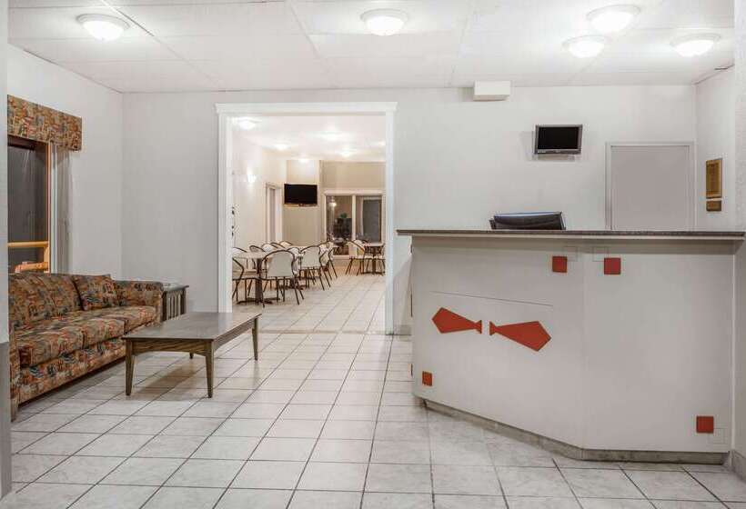 מוטל Super 8 By Wyndham Pincher Creek Ab