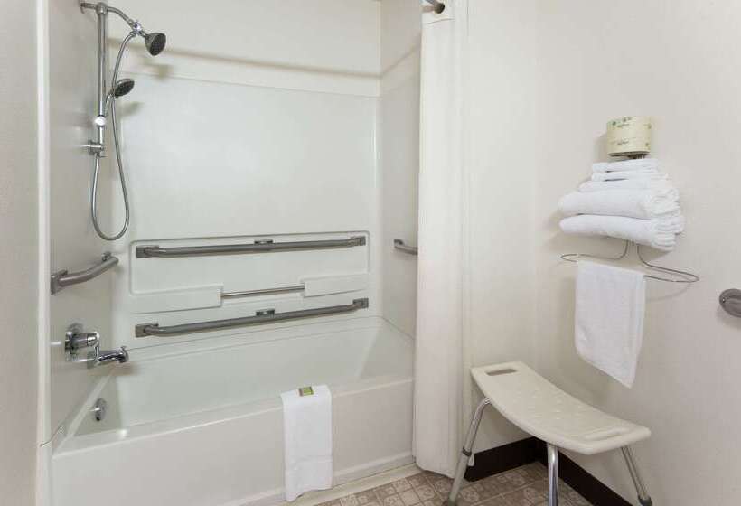 فندق على الطريق Super 8 By Wyndham Salmon Arm