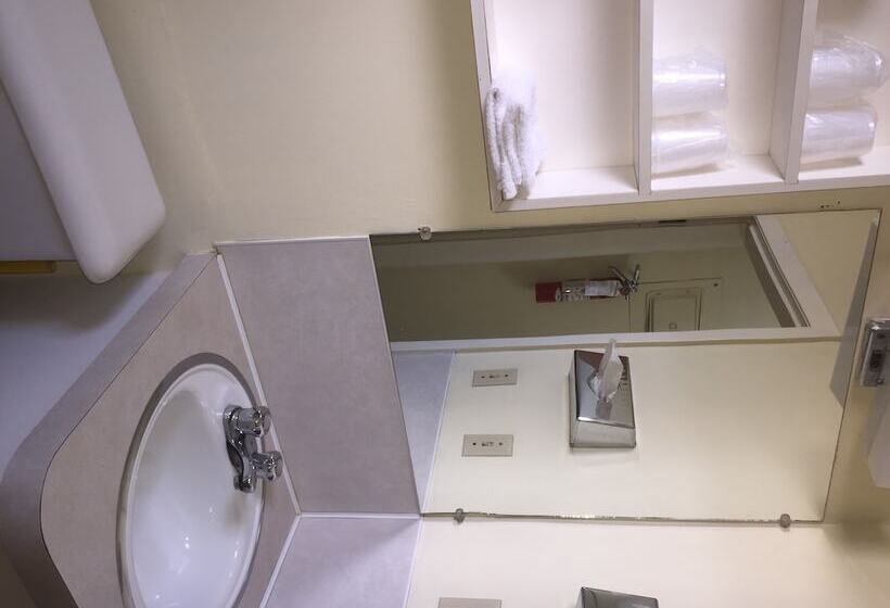 Tyee Village Motel