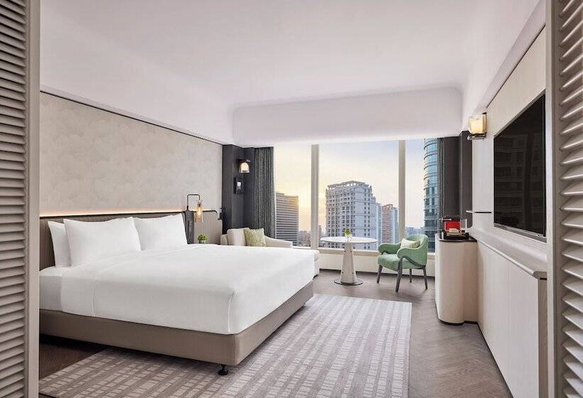 هتل Hilton Shanghai City Center